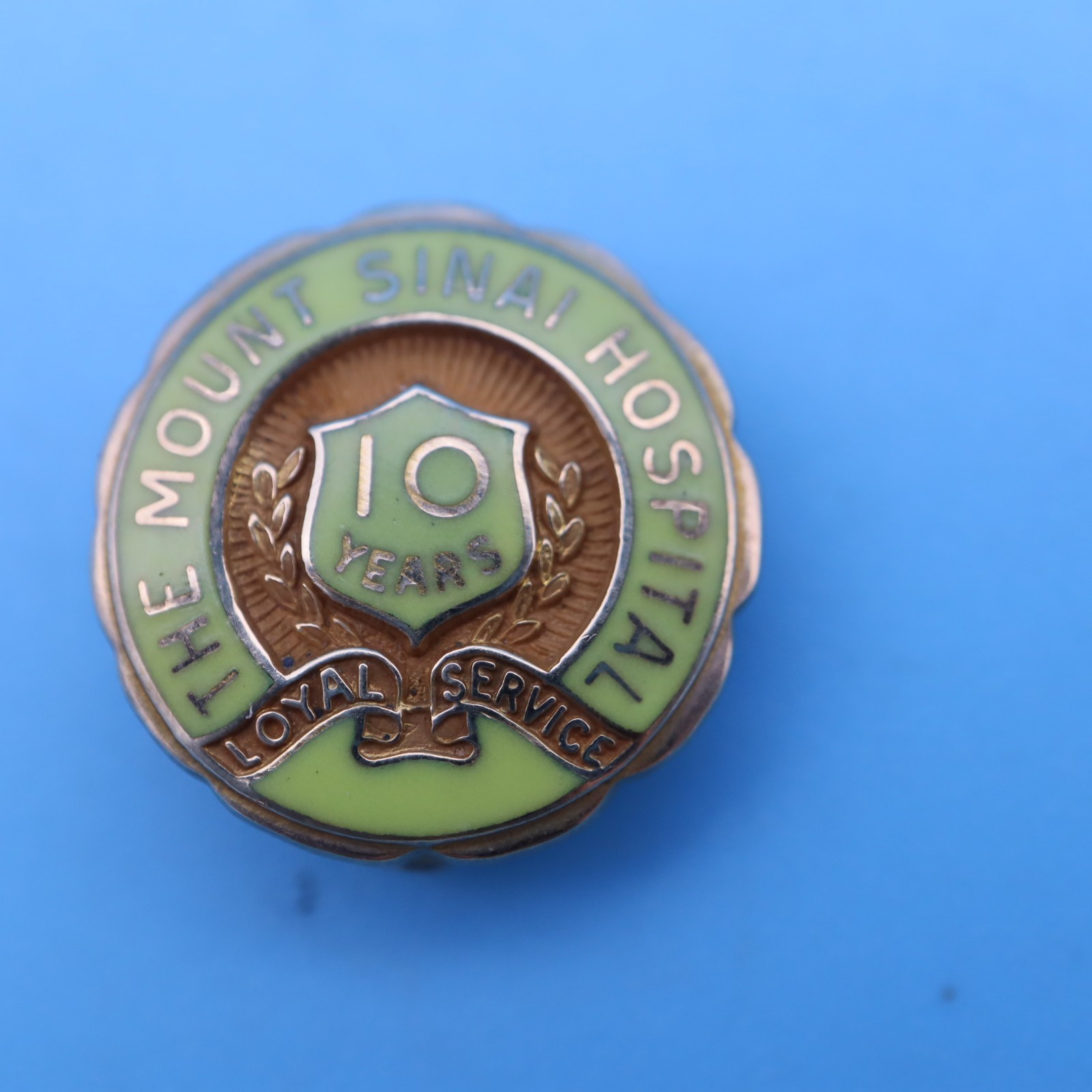 VINTAGE 10K 3 Gram Solid Yellow Gold Mount Sinai Hospital 10 yr Employee Pin