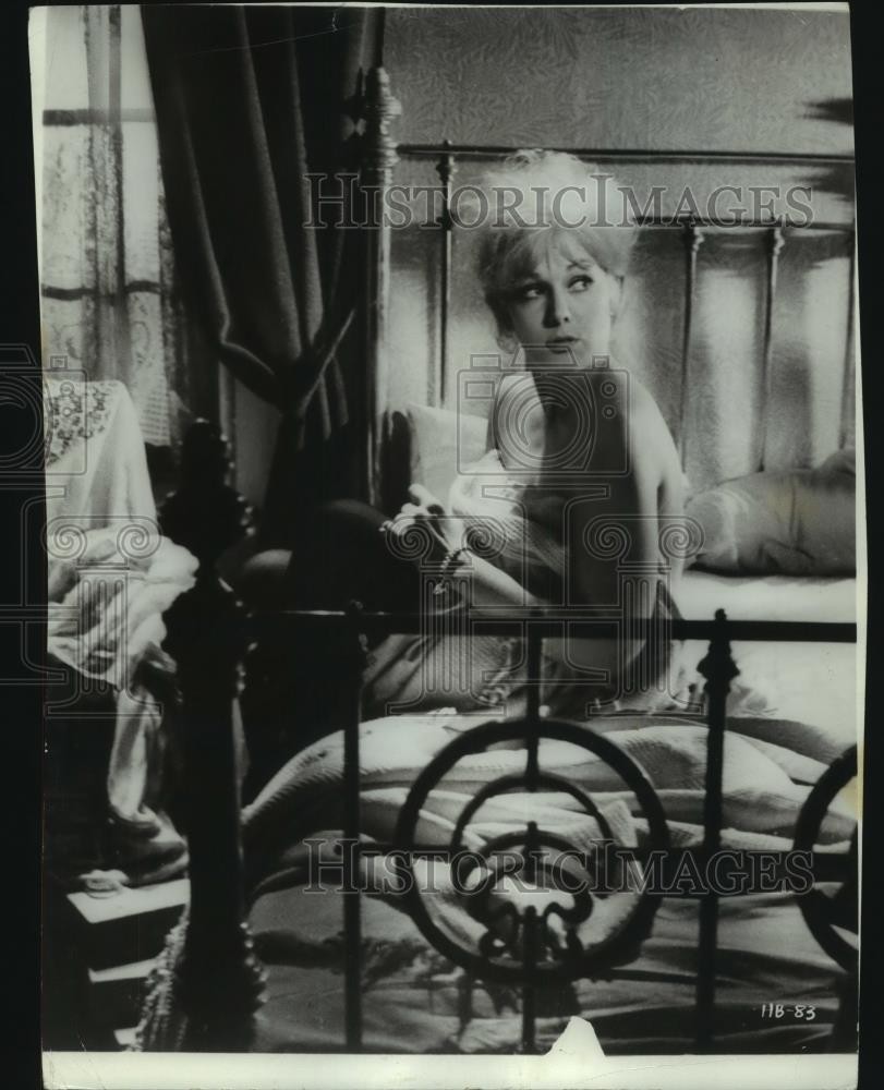 1964 Press Photo Kim Novak stars as Mildred in Of Human Bondage - lrz02286