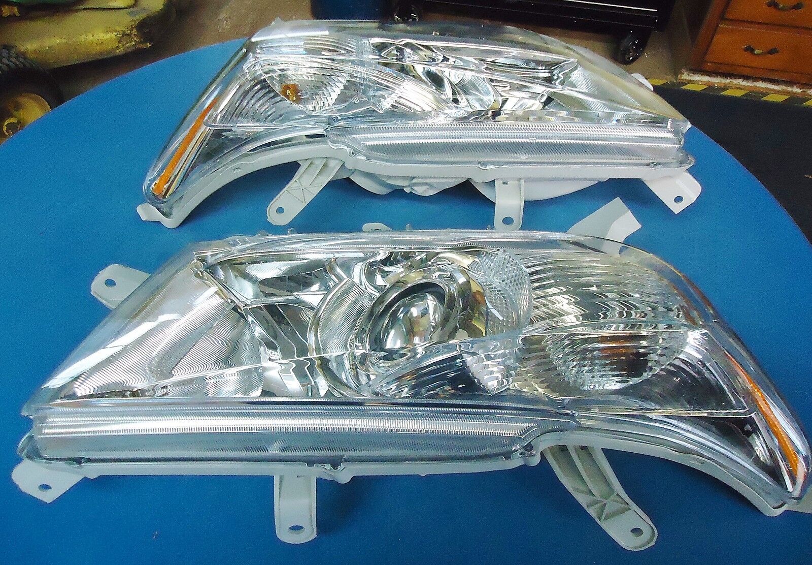 Toyota Highlander 81150-0E130 new OEM 2013 h=Headlights. Left and Right.