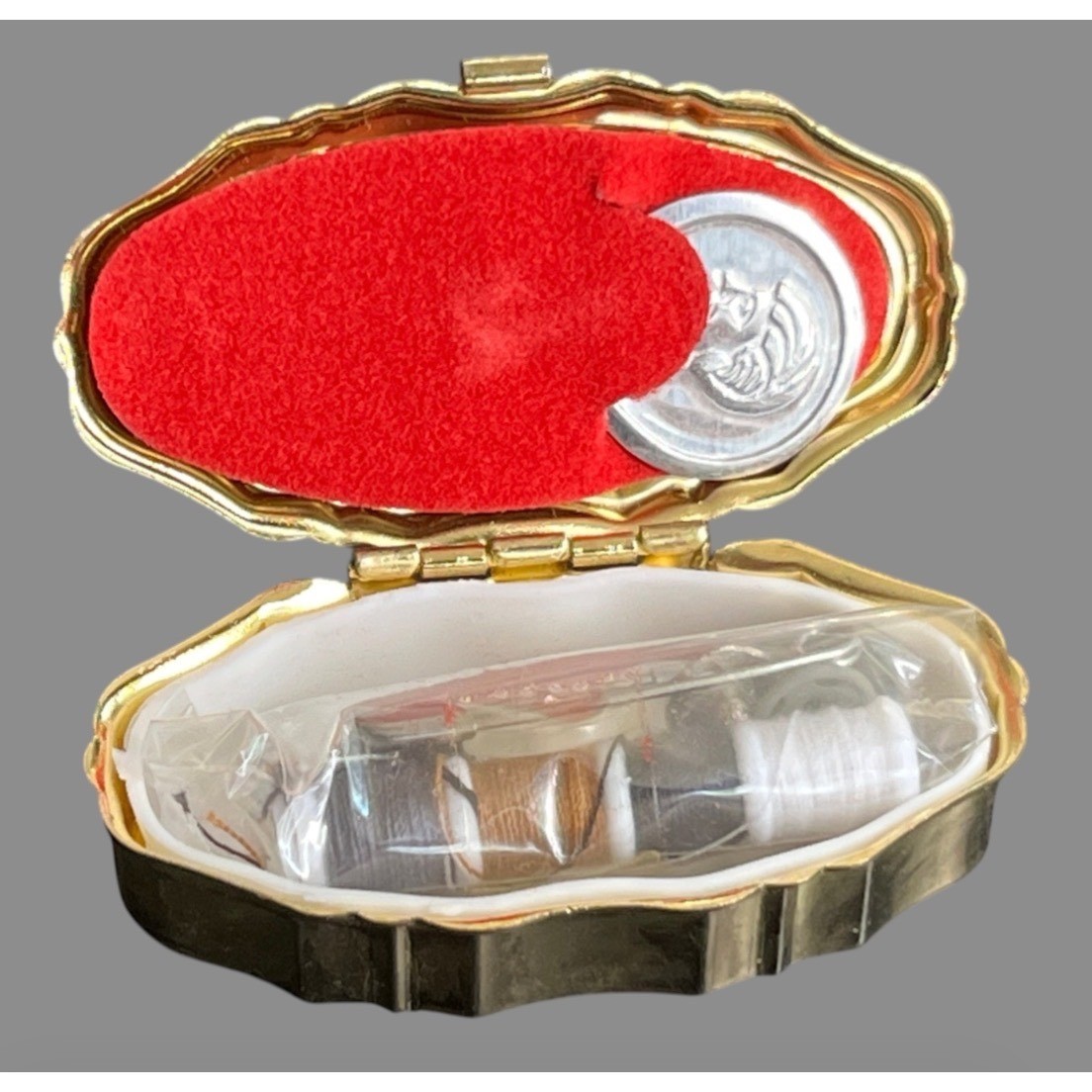 Vintage MINI SEWING KIT in a Pill Box Hinged Lid \