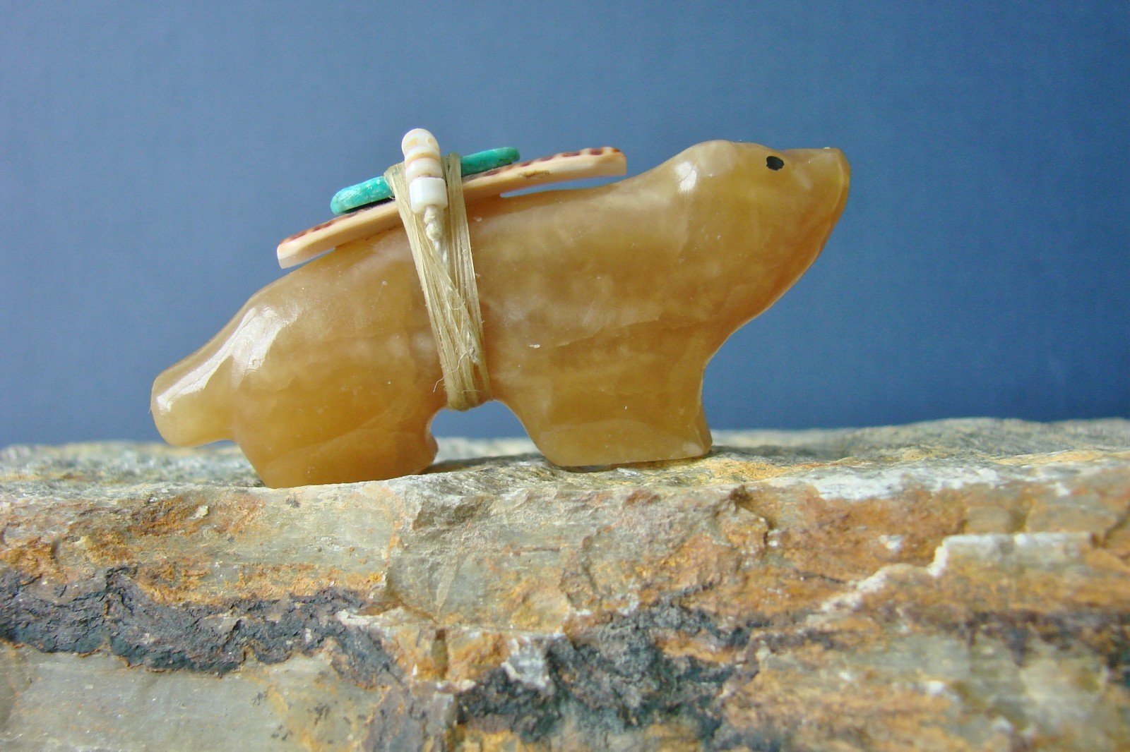 Rare 1970\'s Honey Travertine Zuni Fetish Wolf Carving By Bernard Homer Jr. (d)