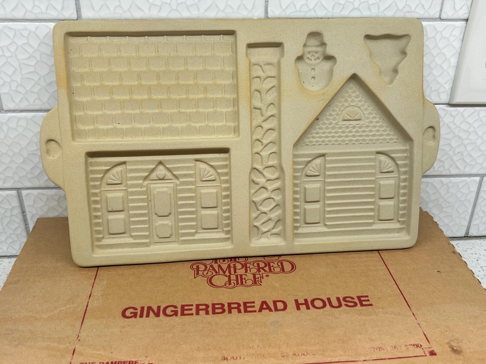 The Pampered Chef Retired Family Heritage Ginger Bread House Cookie Mold With