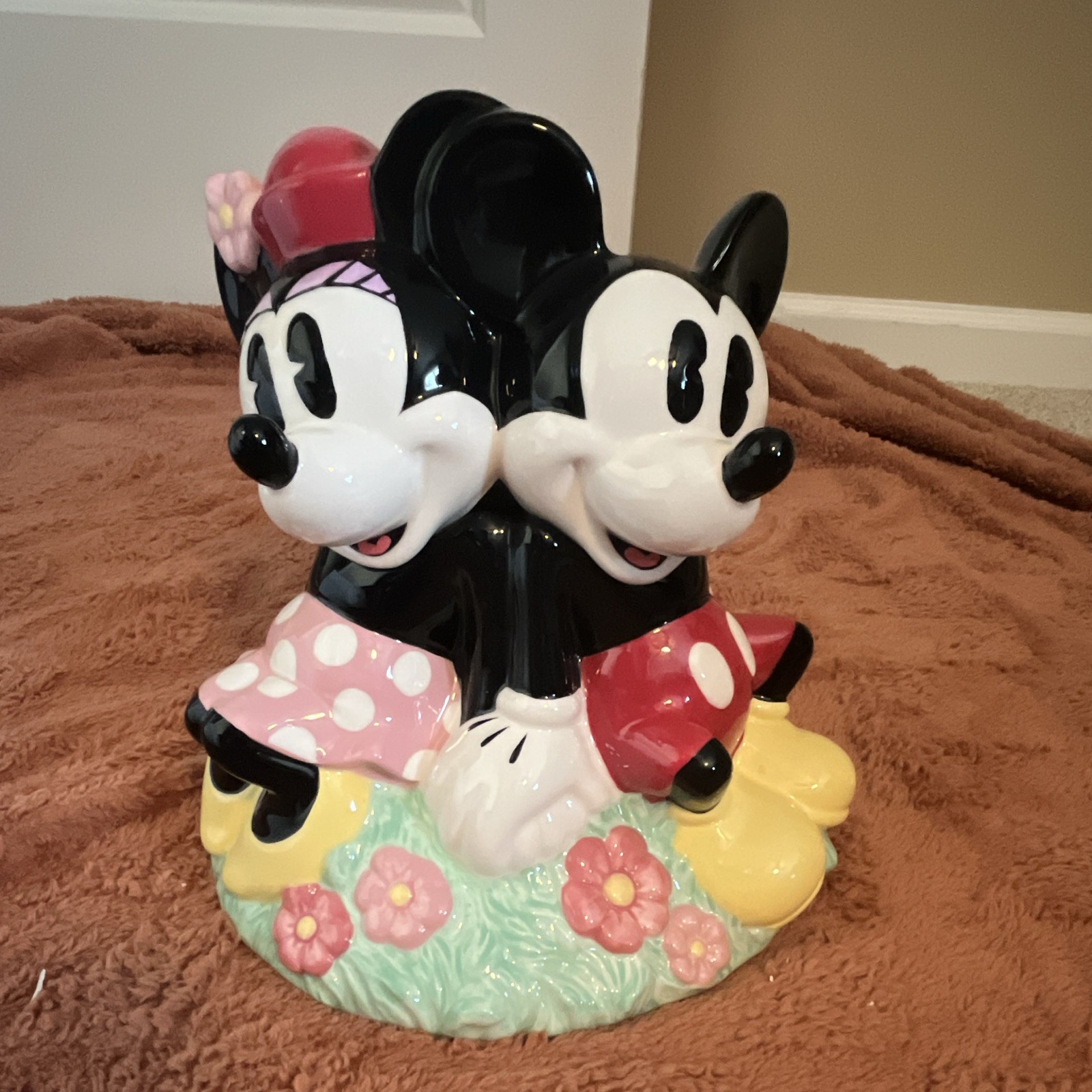 Disney Mickey And Minnie House VDay Spring Cookie Jar Item #45126