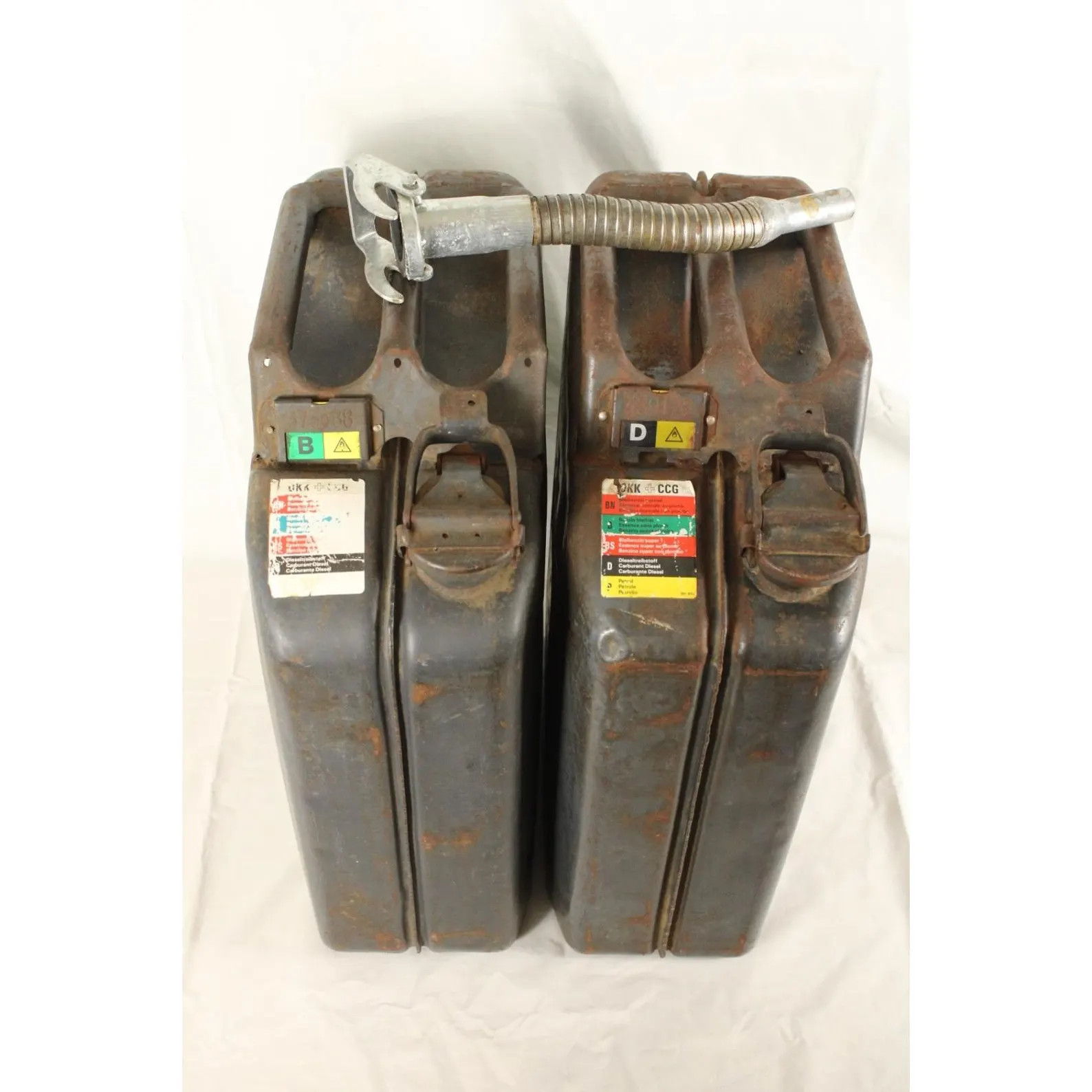 Treibstoff Feuergefährlich 20L German Metal Jerry Can WWII Set Lot of 2 & Spout