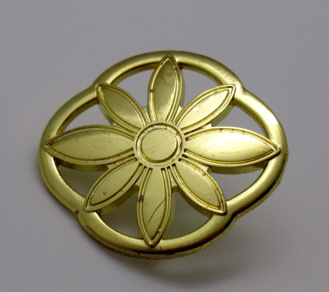 Vintage Girl Scouts Daisy Membership Pin Gold Tone Flower Badge Lapel Pin