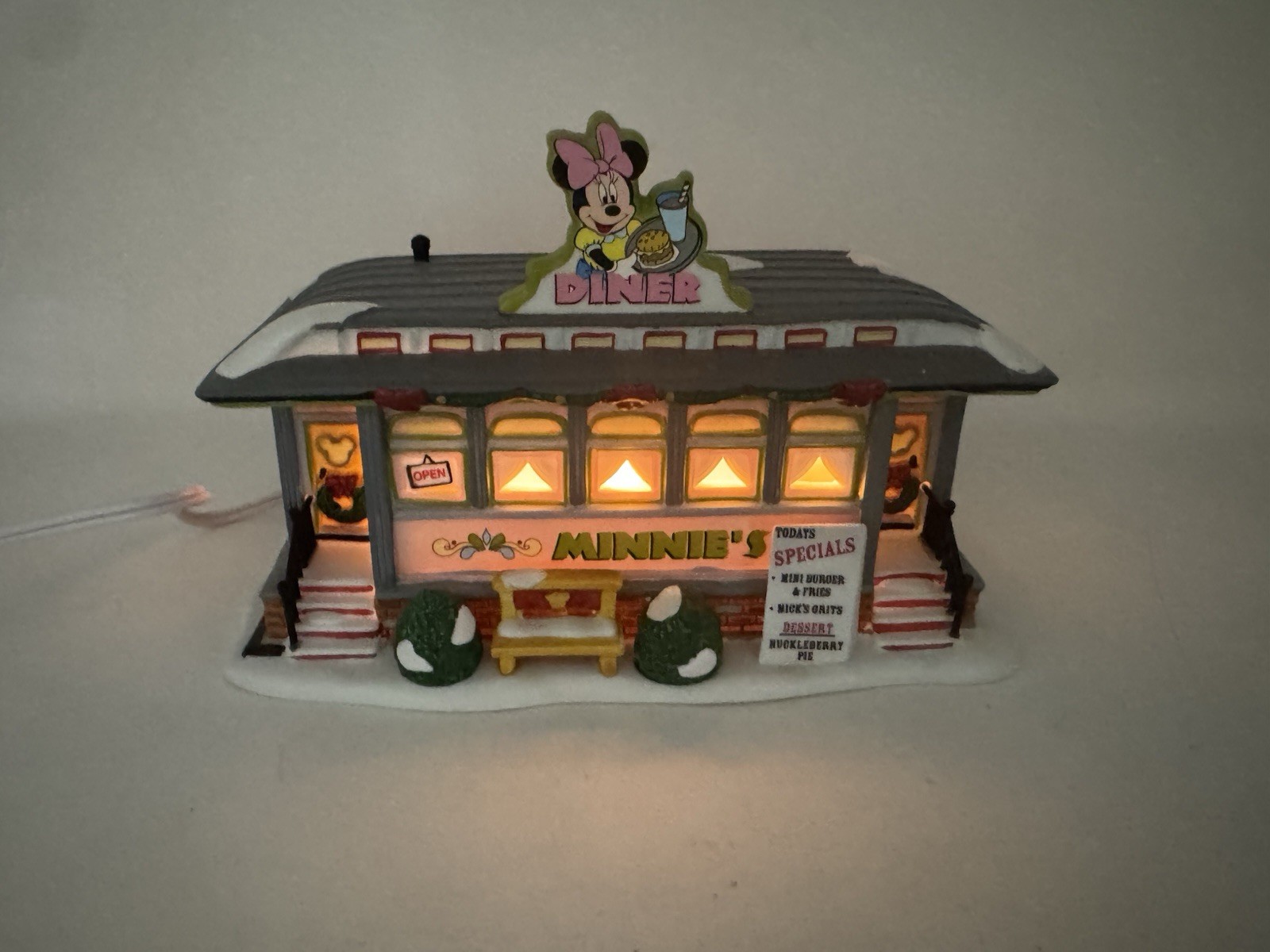 2011 Department 56 Disney Mickey's Merry Christmas Village Minnie's Diner Statue