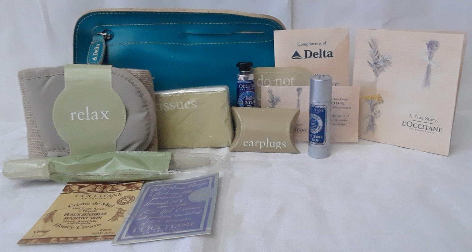 Vintage 2004 Delta Airline First Class Travel Pouch with Accessories