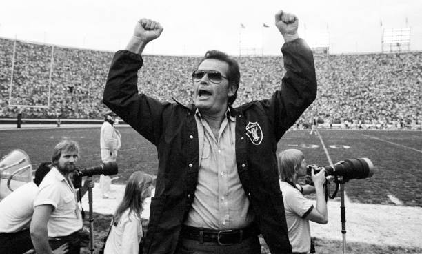 Actor James Garner cheers the Raiders and fans from field during A - Old Photo 2