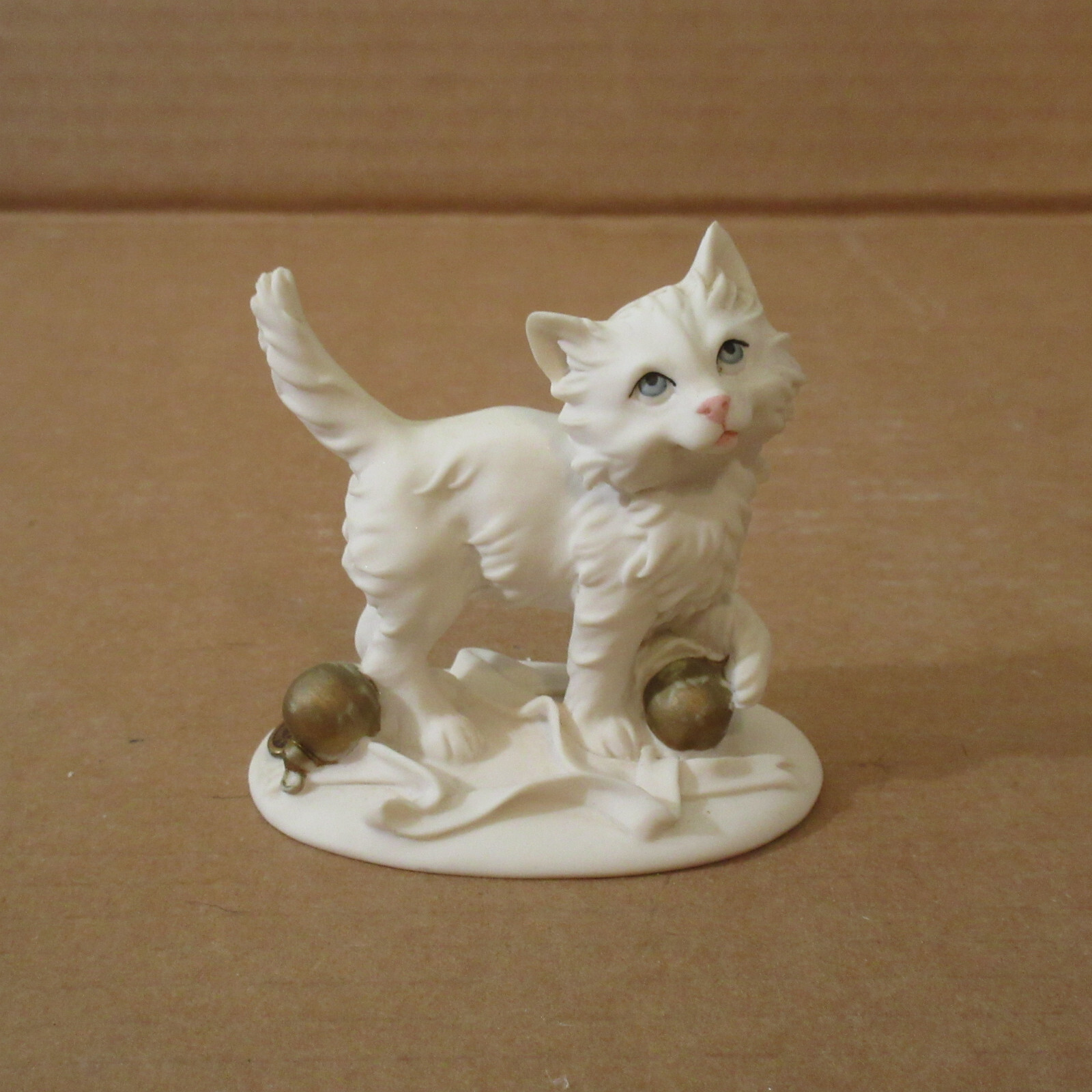 Vtg 2001 HTF Giuseppe Armani Italy Porcelain Sculpture Persian Cat Xmas Play