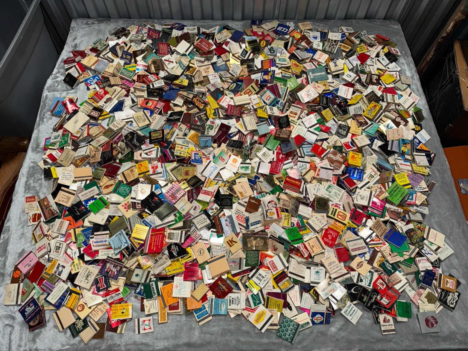 Over 3,000 VINTAGE MATCHBOOK LOT, HOTELS RESTAURANT ADS CASINO MIX
