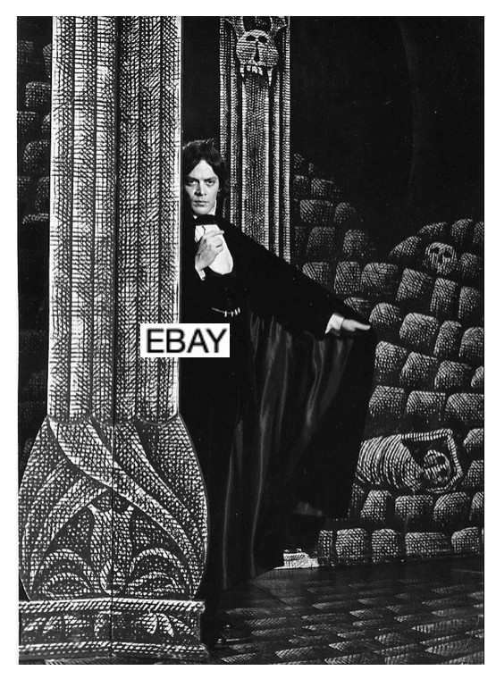 DRACULA RAUL JULIA 1977-1980 THEATER PHOTO VAMPIRE PLAY