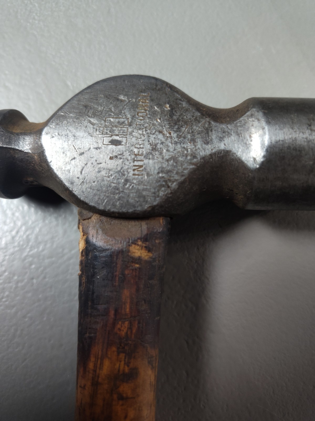 RARE  FIND International Harvester  IH 999-523 R1 Ball Peen Hammer 16 0z.