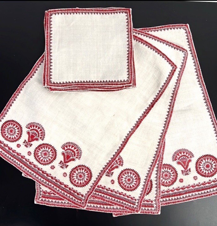 Vintage Linen Embroidered Set of 4 Placemats & 6 Napkins Light Gray and Red