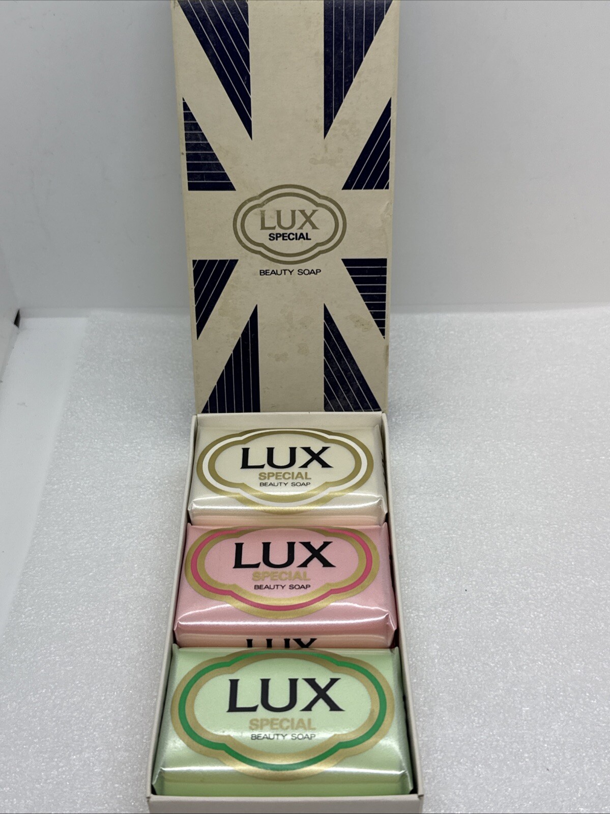 Vintage LUX Special Beauty Set Box of 3 Bars of Soap Made England Nippon Lever