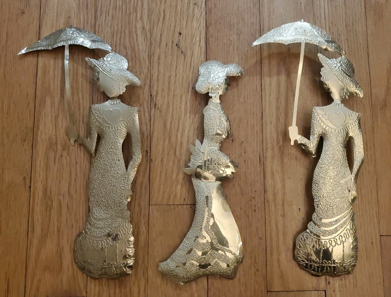 Vtg Victorian Ladies Gold Tin Ware 10