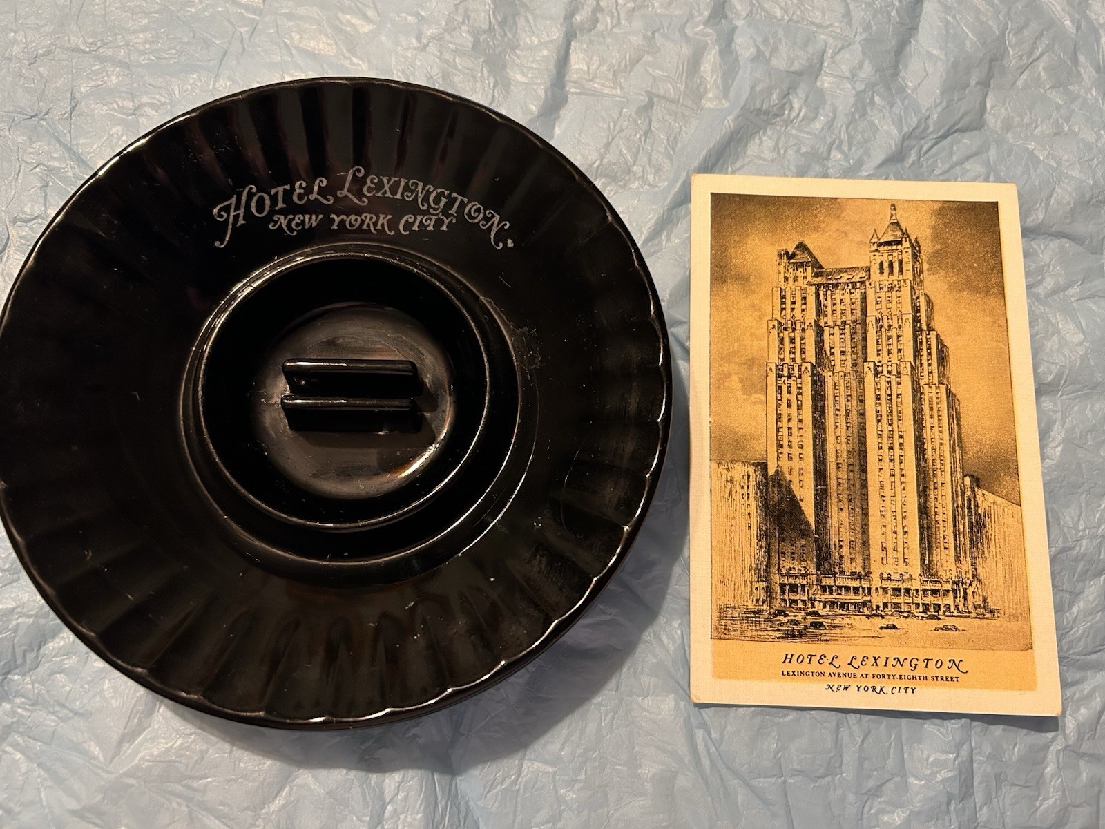 HOTEL LEXINGTON NYC VINTAGE BLACK GLASS ART DECO ASHTRAY & POSTCARD CIRCA 1940