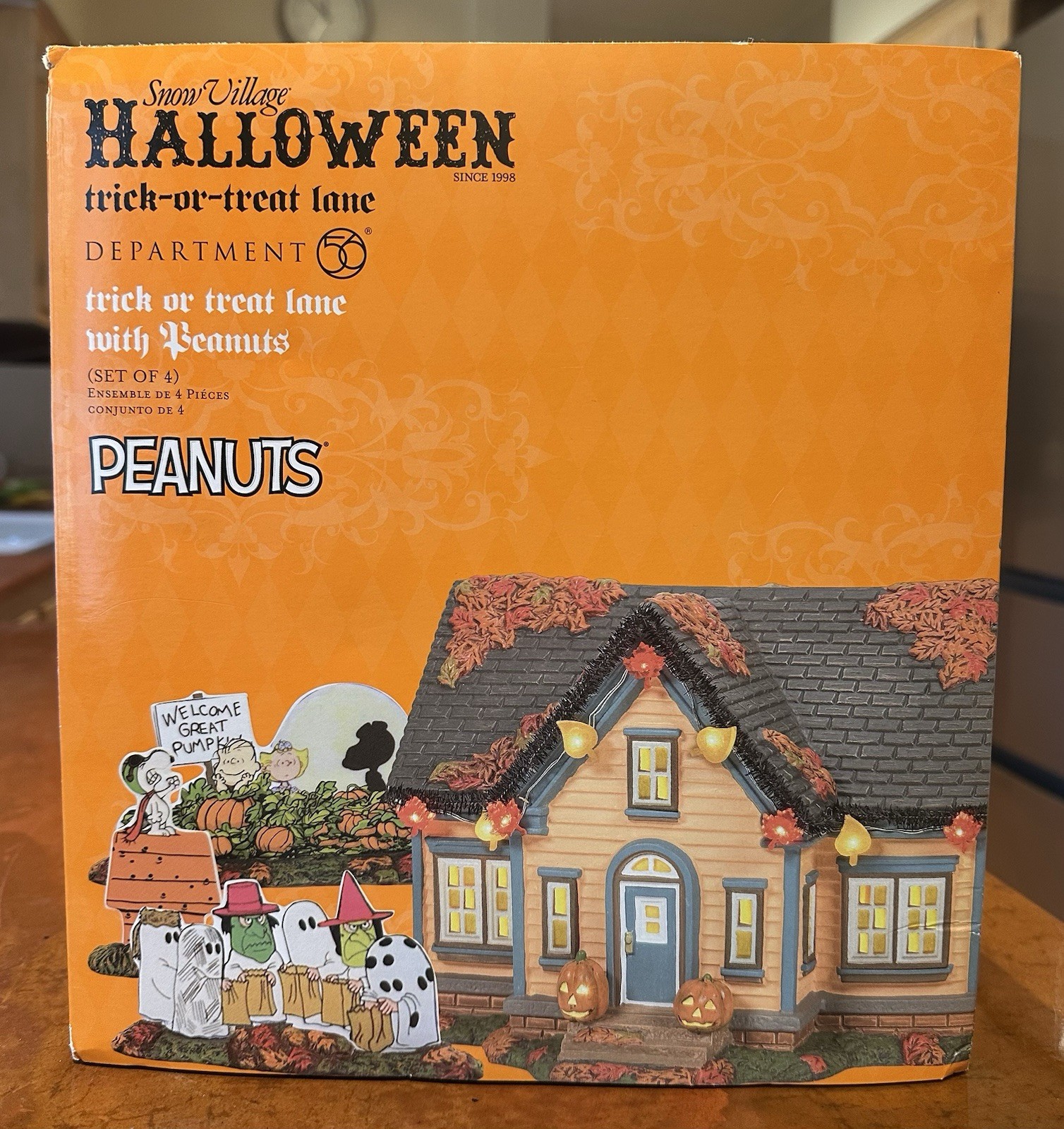 Dept 56 Snow Village Halloween Trick or Treat Lane with Peanuts 4pc Set 6007640