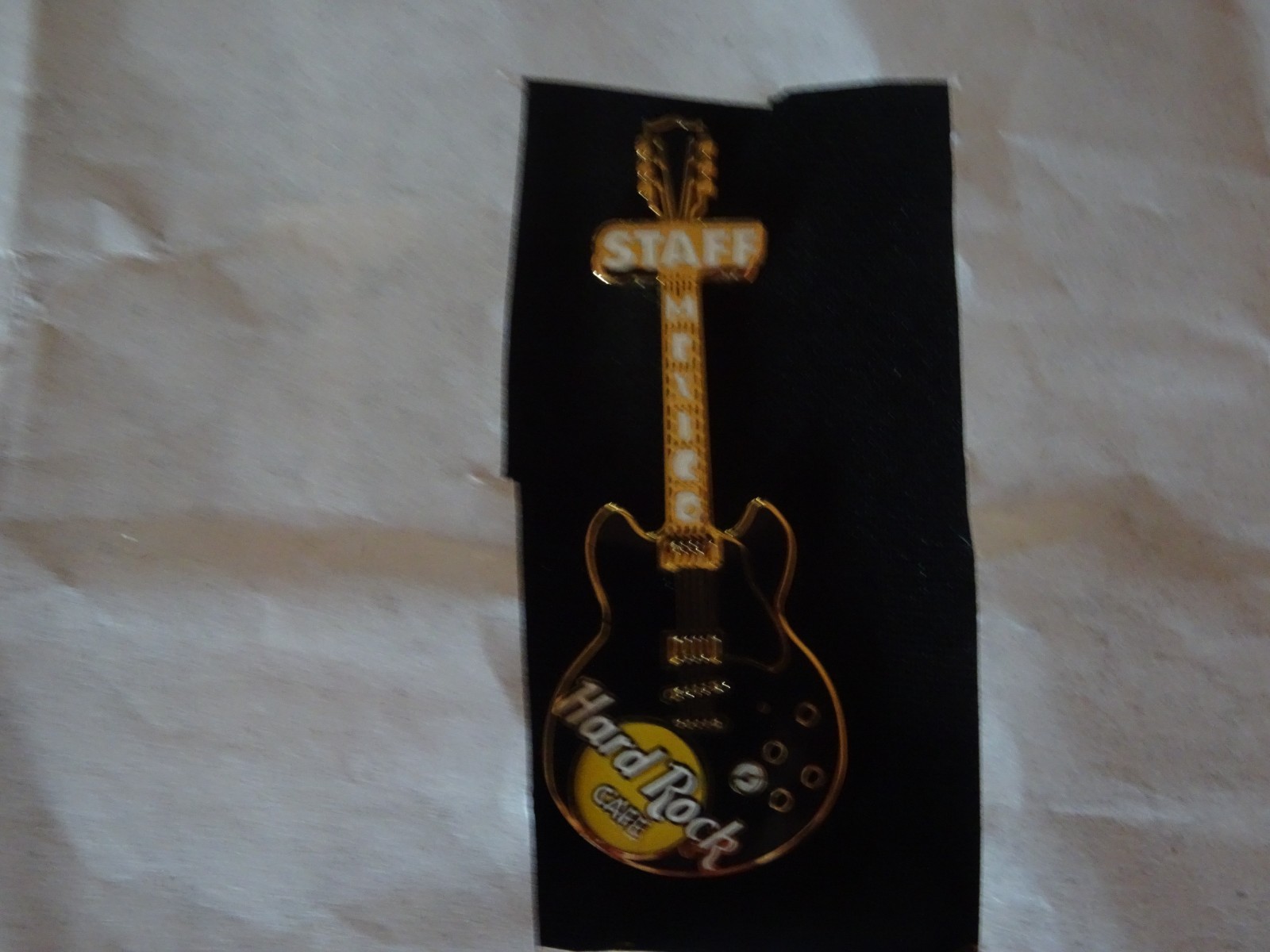 Hard Rock Cafe pin MEXICO CITY STAFF black BB King Lucille Guitar 2004