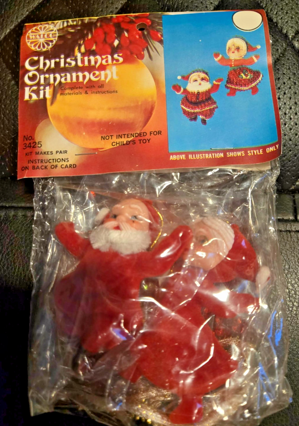 Walco Vintage Christmas Ornament Kit Santa Mrs. Claus Red Sequins Beads 1974 NOS