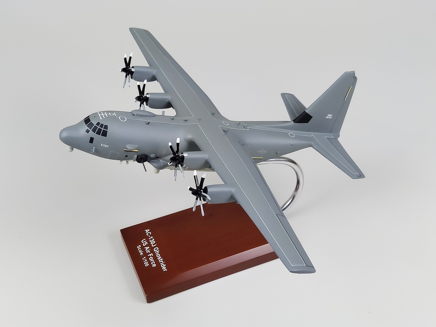 AC-130J Ghostrider USAF gunship Lockheed airplane model 1/100