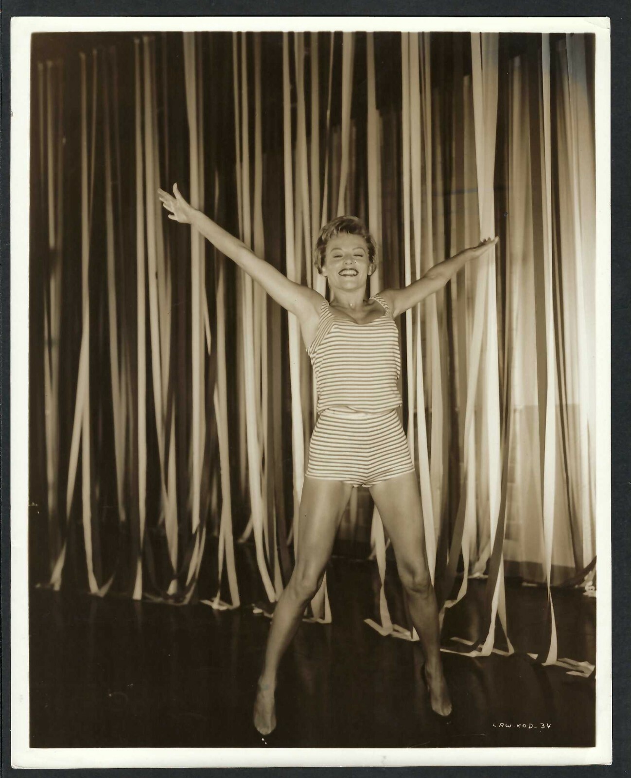 UNKNOW HOLLYWOOD ACTRESS VINTAGE ORIGINAL PHOTO DANCING STUNNING SEXY LEGS