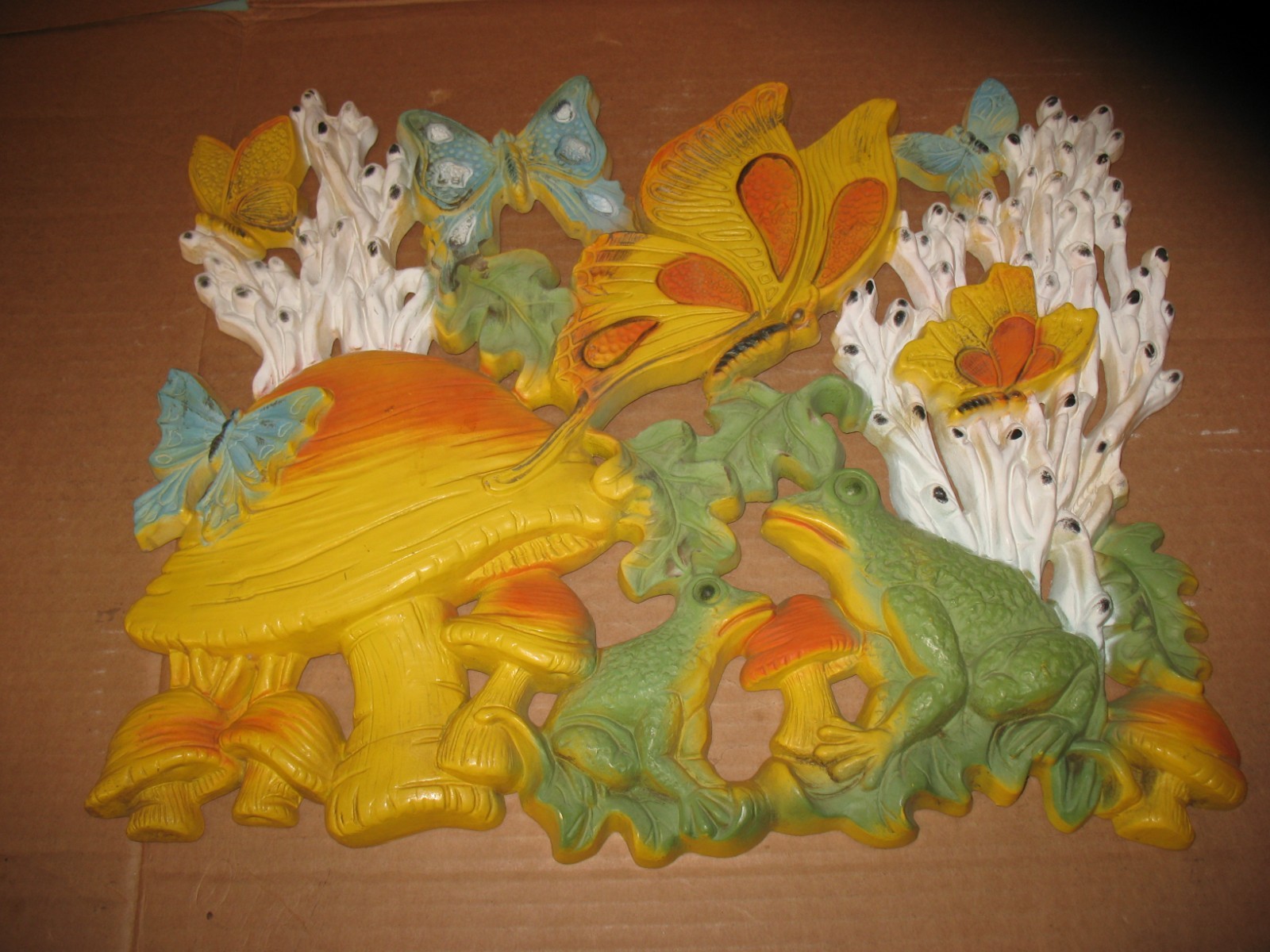 Vintage Retro 1970's Homco Mushroom Butterfly Frog Plastic Wall Plaque
