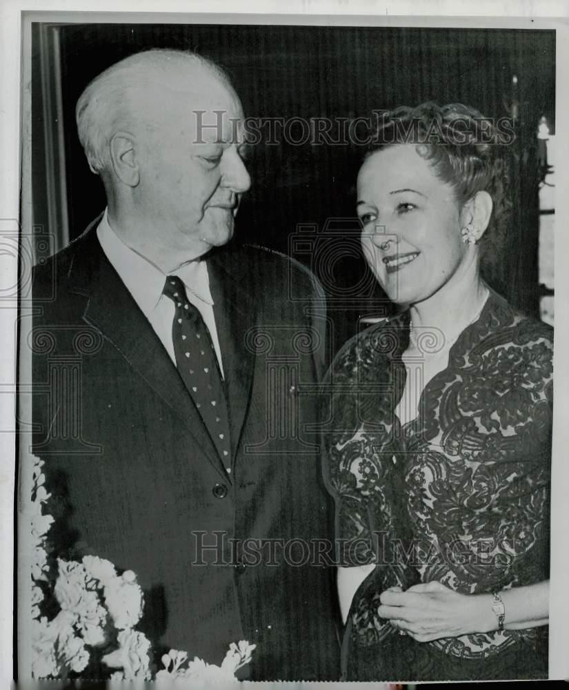 1957 Press Photo H. L. Hunt with his bride Mrs. Ruth Ray Wright in Dallas, Texas
