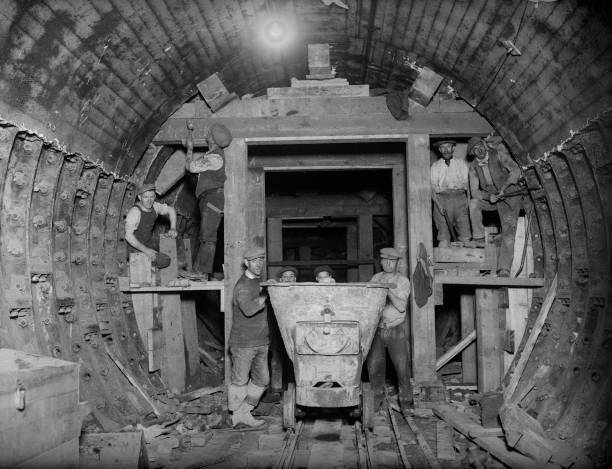1930 Men At Work On The New Tunnel For Trains At Kingsway Old Photo