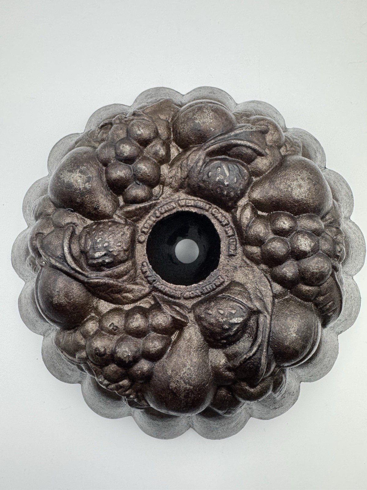 Vintage John Wright Fruit Topped Cast Iron Bundt Cake Pan Baking Rare