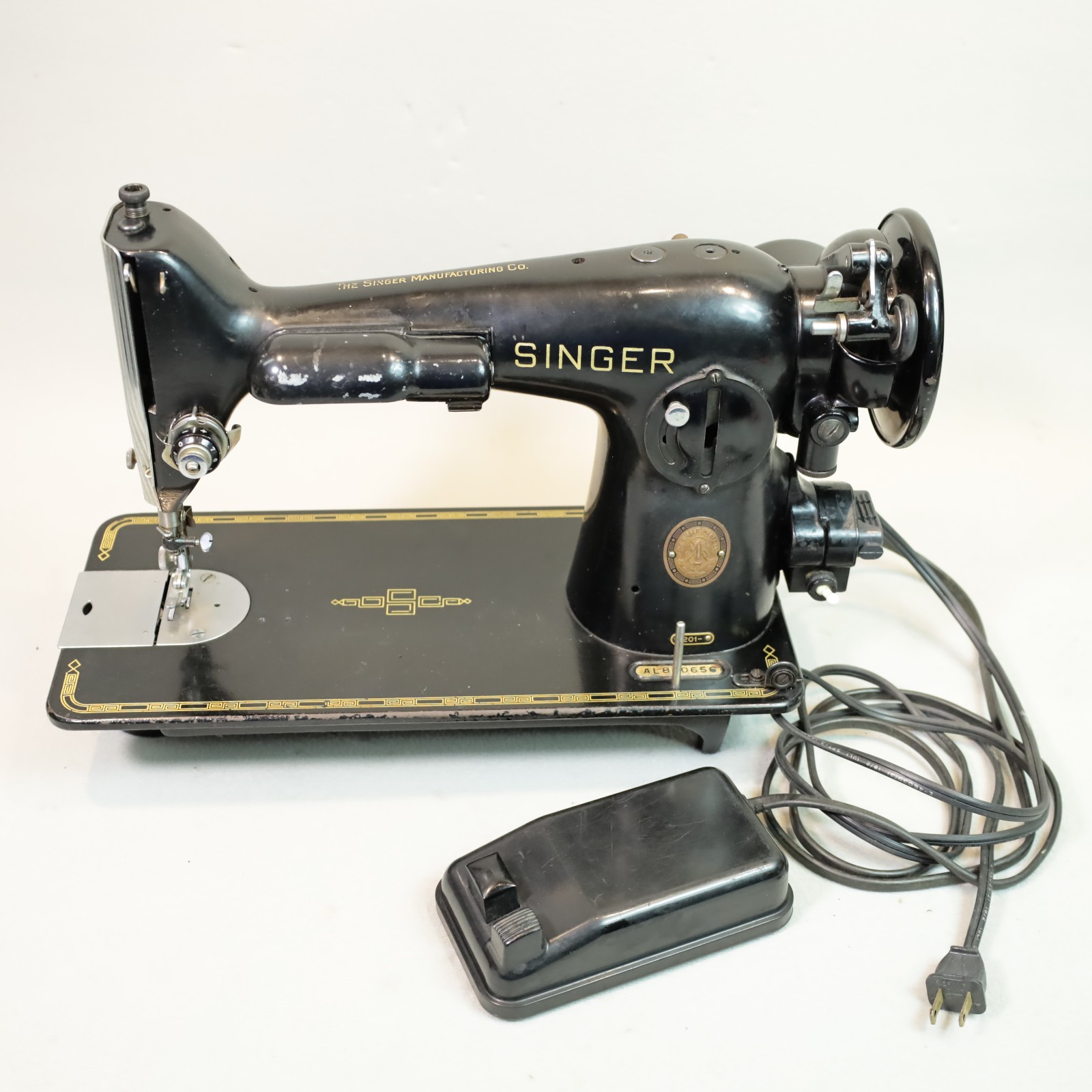 Singer Vintage Sewing Machine Model 201 201-2 With OEM pedal Tested Working