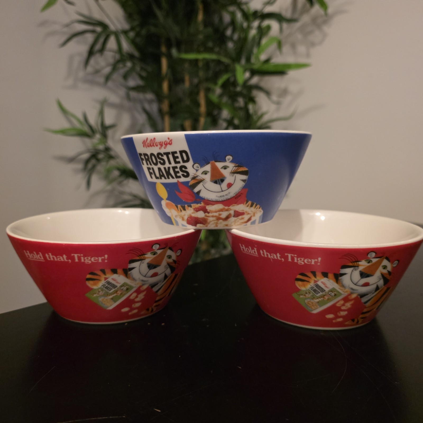 Kellogg\'s Tony the Tiger Frosted Flakes Ceramic Cereal Bowls Lot of 3 Red Blue