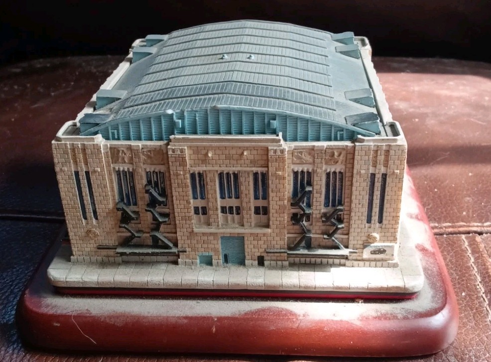 Vintage Danbury Mint Chago Bulls The Stadium Miniature Statue