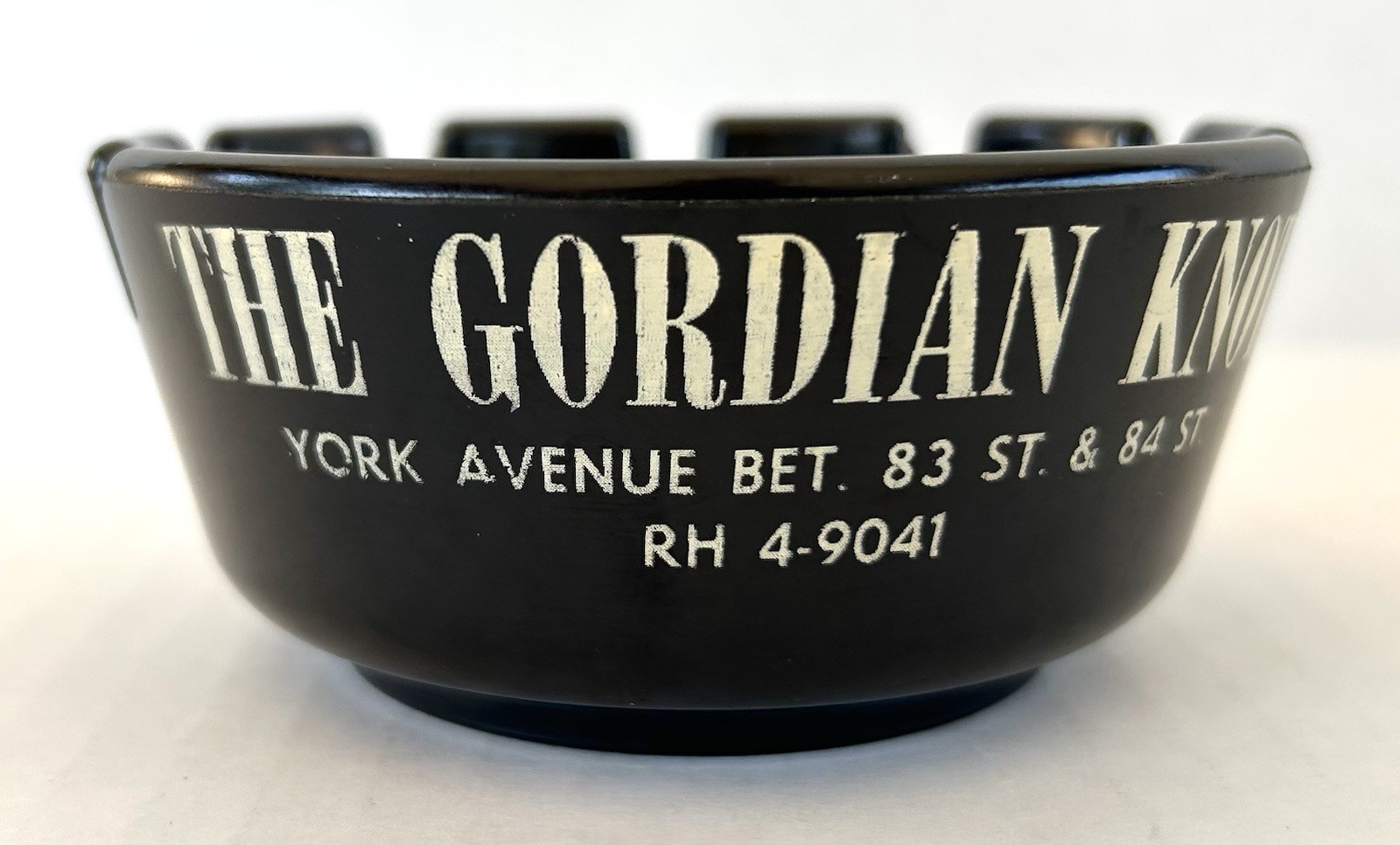 Bakelite Ashtray The Gordian Knot New York City Restaurant Vintage 1960's