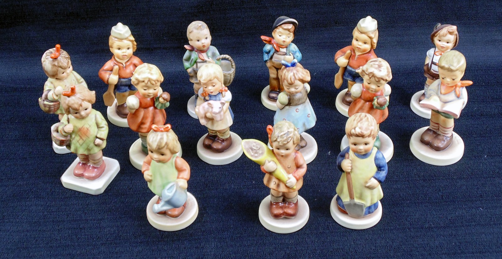 Lot of 15 Hummel Goebel M.I. Club Exclusive Figurines 3 3/4