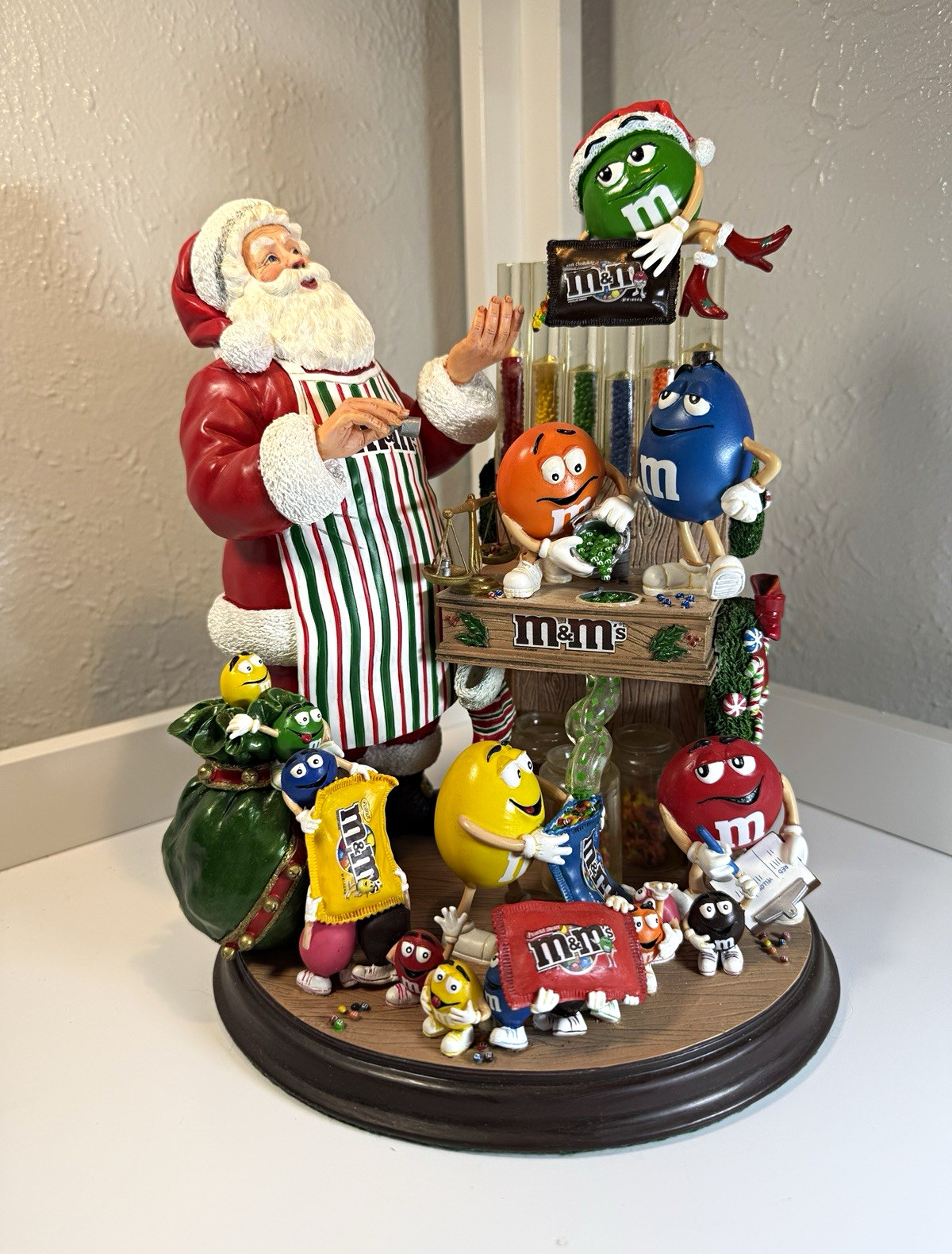 M&M\'s Santa Danbury Mint Holiday Christmas Collectible Figurine 9\