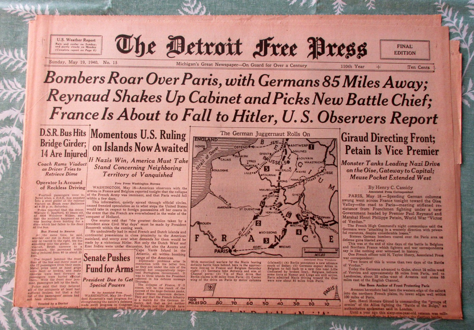 Bombers Roar Over Paris * Detroit Free Press 19May1940 * US Military Photos