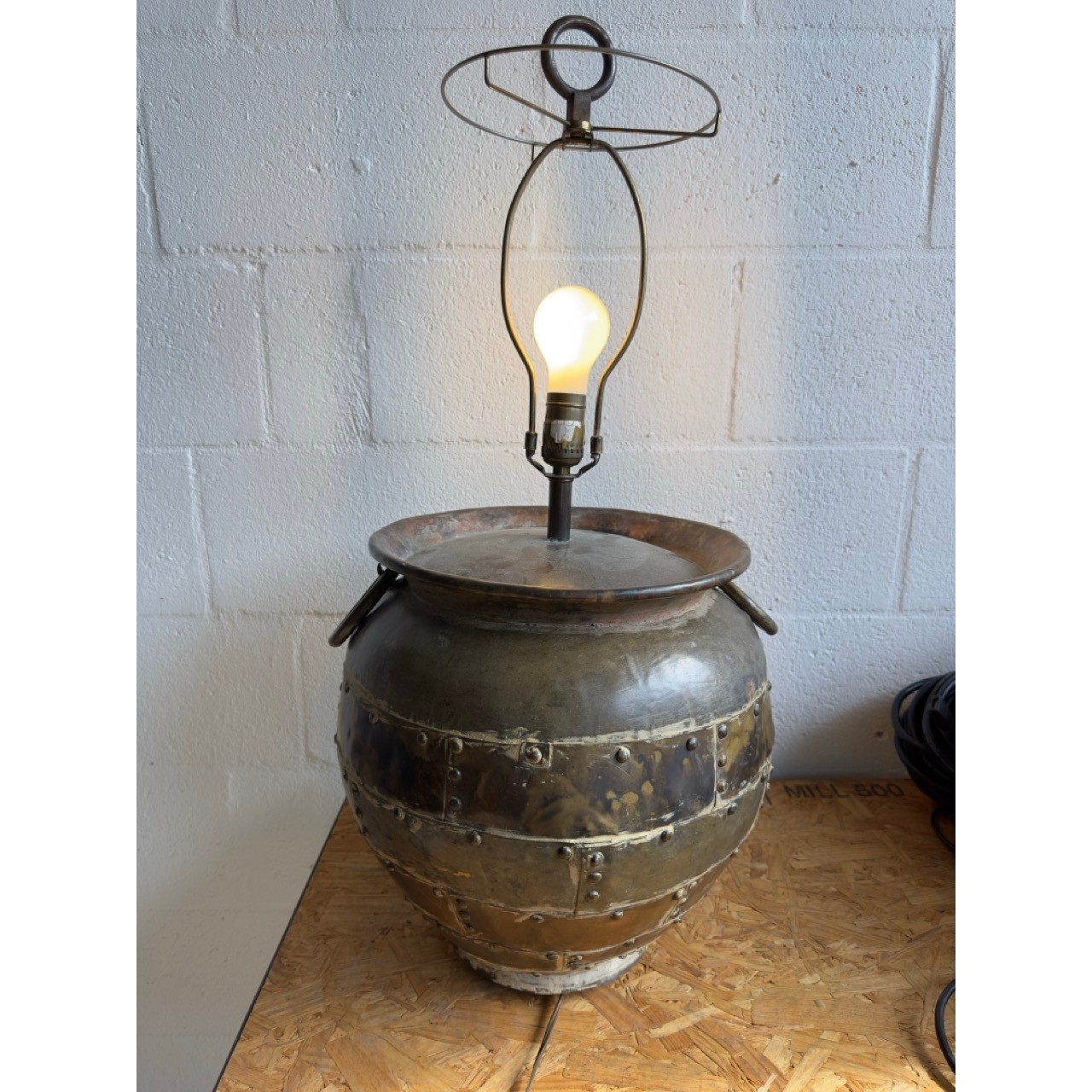 Vintage 1982 Chapman Brass Urn Table Lamp Riveted Band Ring Handles w/ Shade