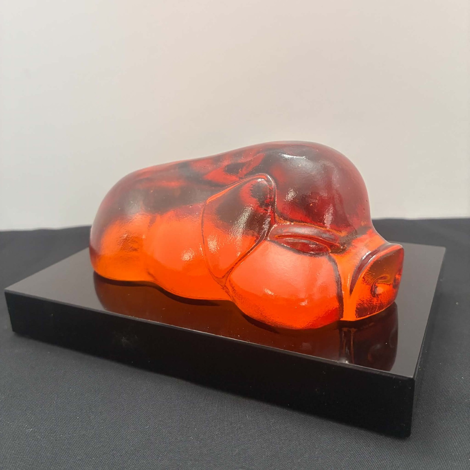 Liuli Crystal Glass Pig Figurine – Chinese Zodiac Fengshui gift ornament w/base