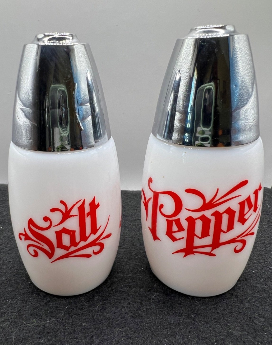 Vintage Gemco Westinghouse Milk Glass Salt / Pepper Shakers White & Red 3 1/2”