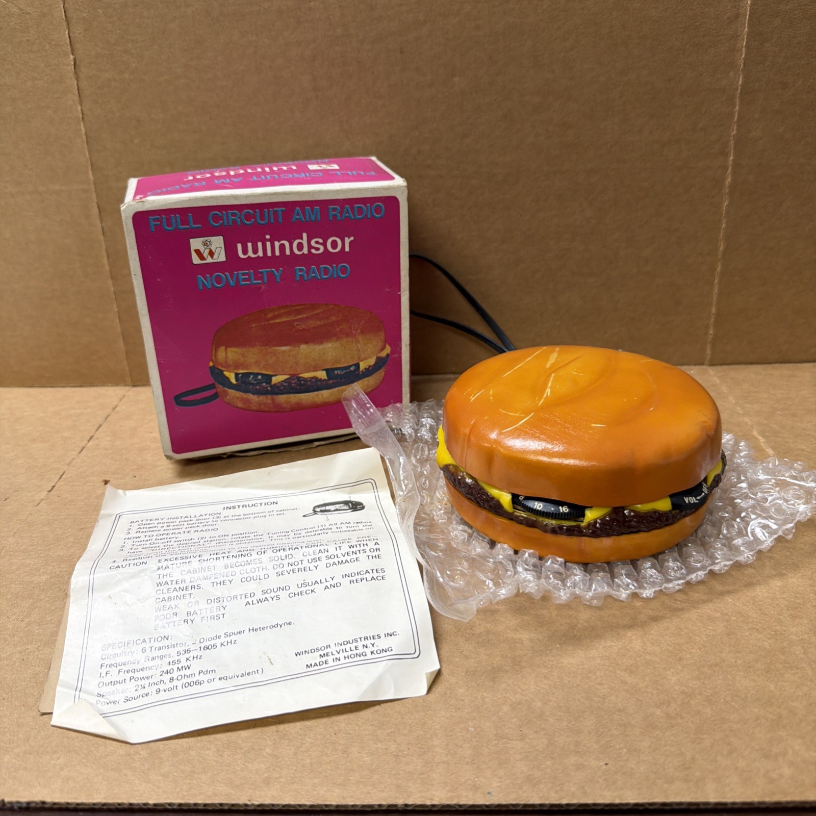 New Unused Circa 1970 Windsor Cheese Burger AM Transistor Radio W/Box & Papers