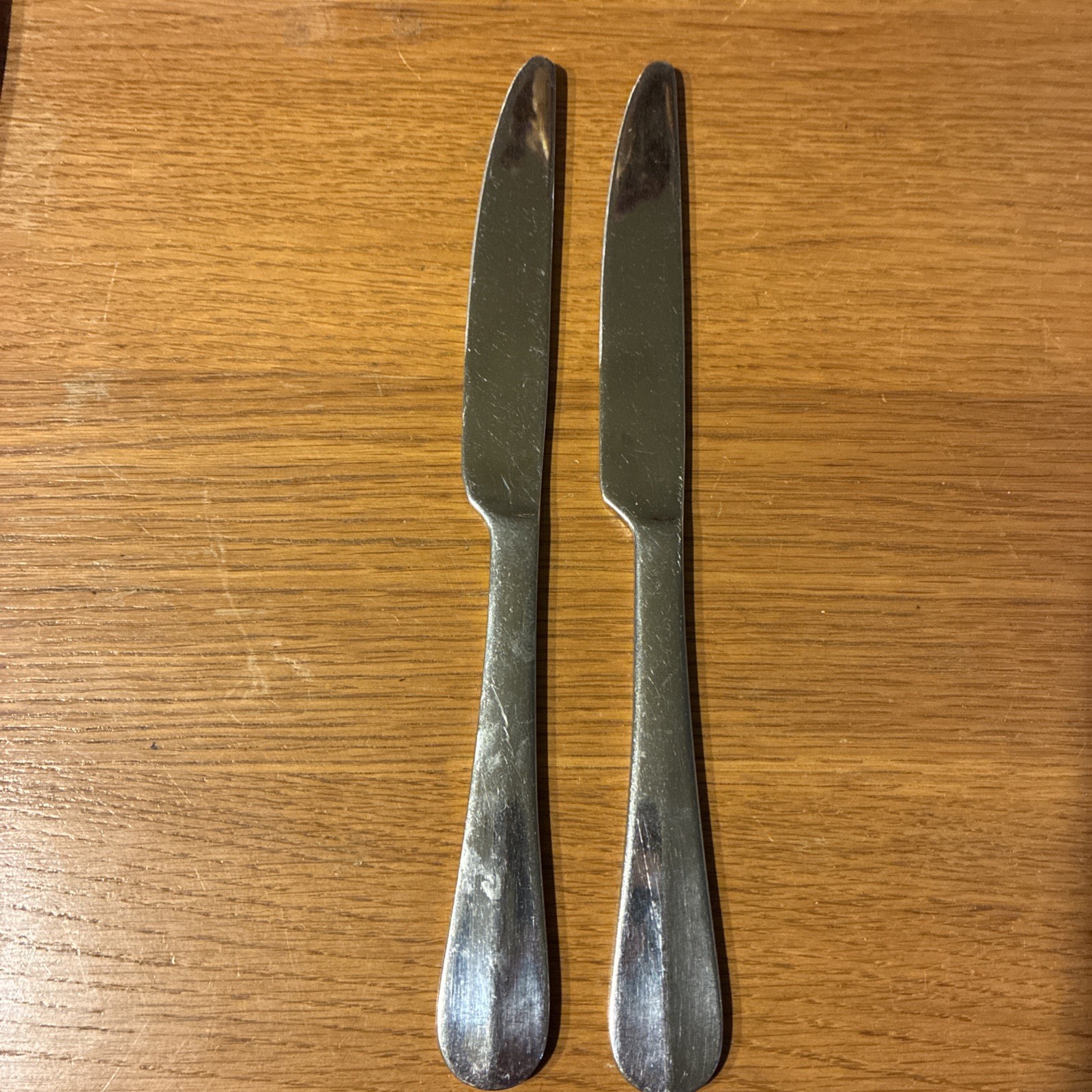 2 Pfaltzgraff Stainless 18/0 LEGACY Pattern Dinner Knives Flatware 4048