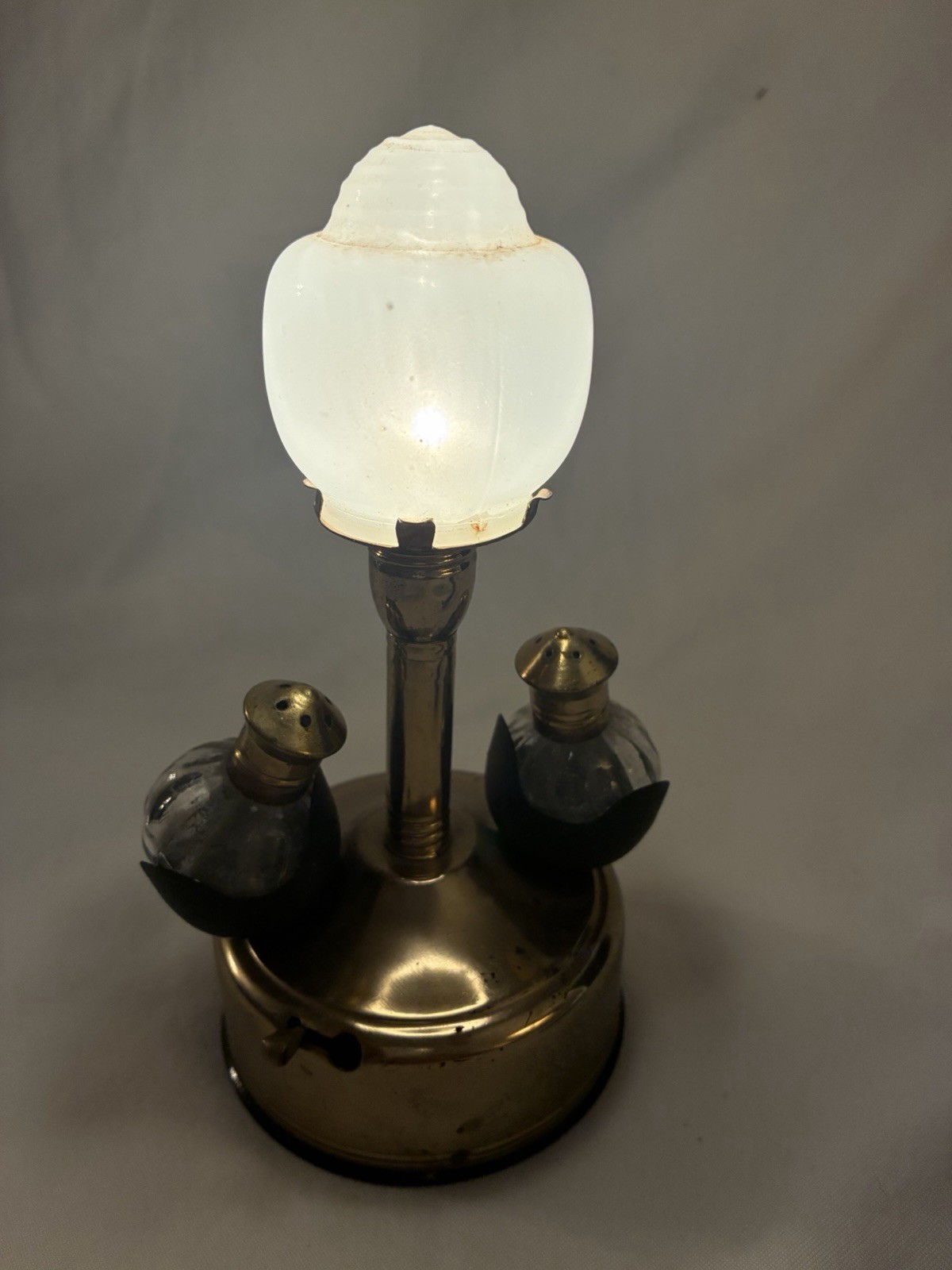VTG RARE Salt & Pepper Shakers On A Light Up Street Light Base Brass 