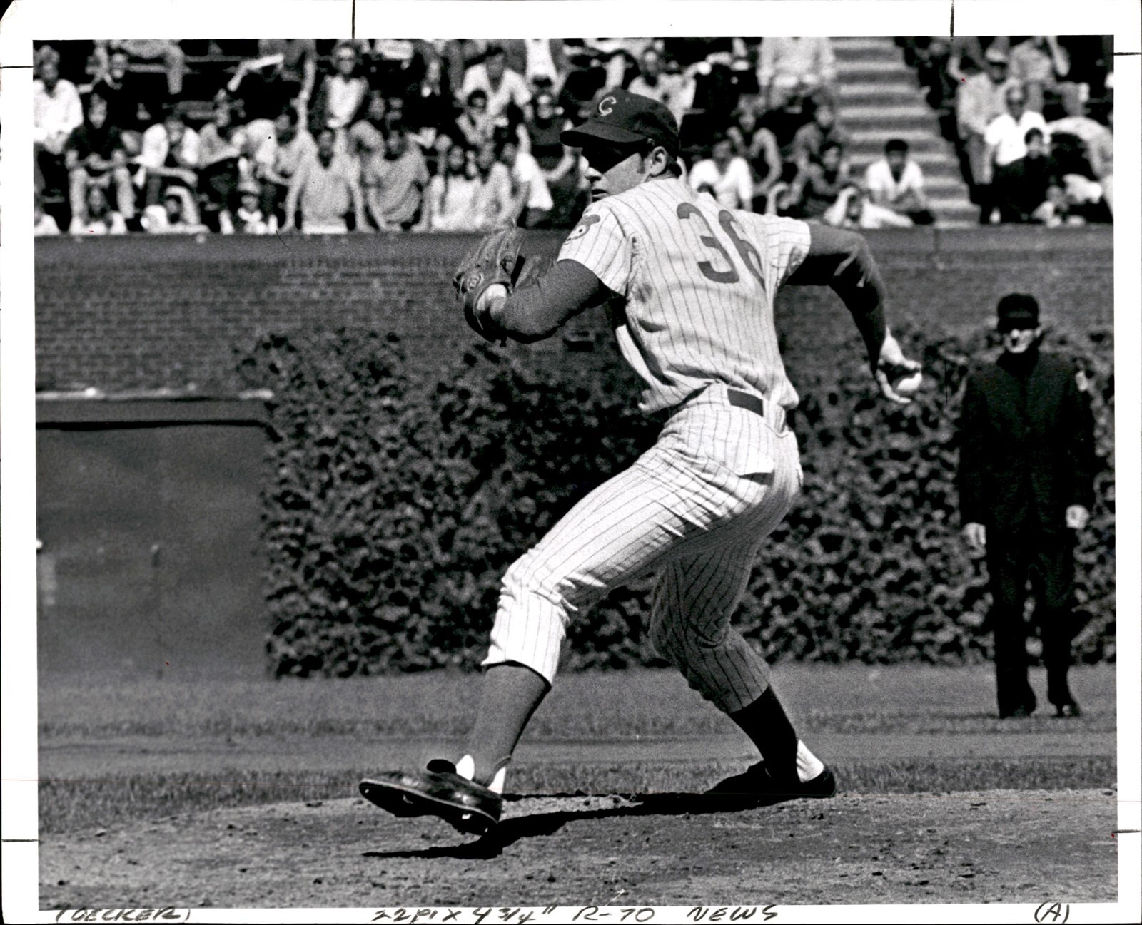 LG35 1969 Original Photo JOE DECKER CHICAGO CUBS ROOKIE PITCHER GAME ACTION