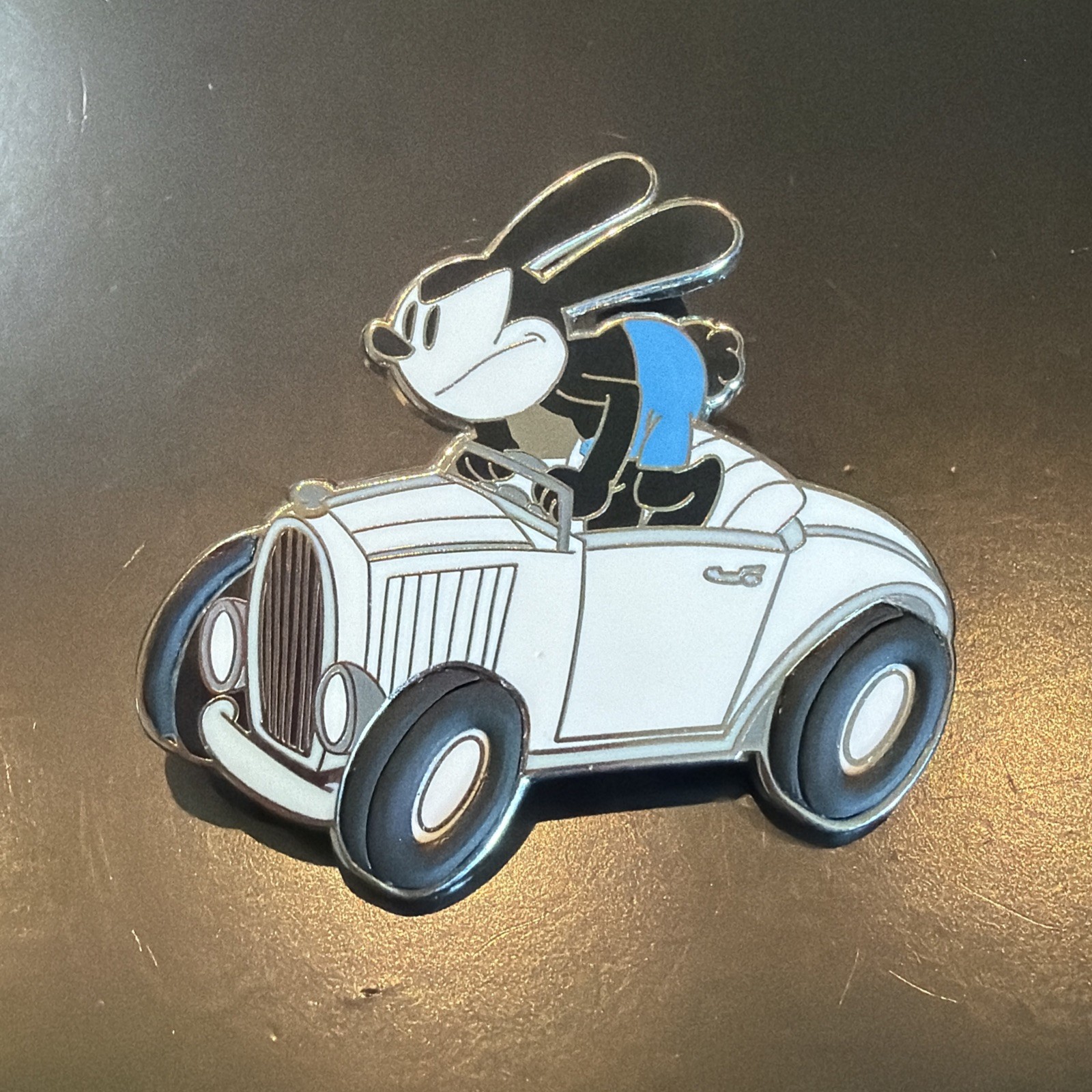 DISNEY WDW 2023 OSWALD THE LUCKY RABBIT DISNEY 100 ANNIVERSARY DRIVING A CAR PIN