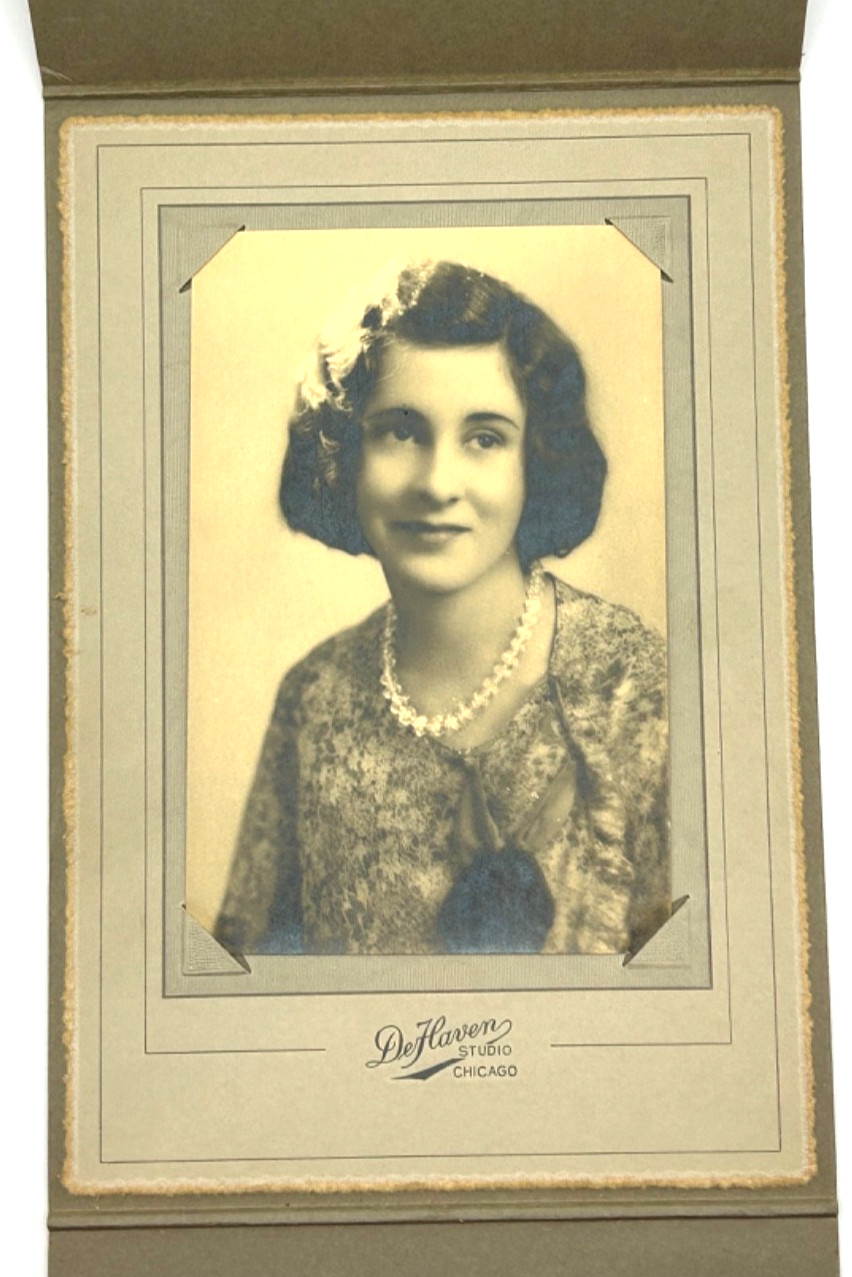 Vintage 1930s Studio Portrait Photograph Young Woman DeFlaven Chicago Folder