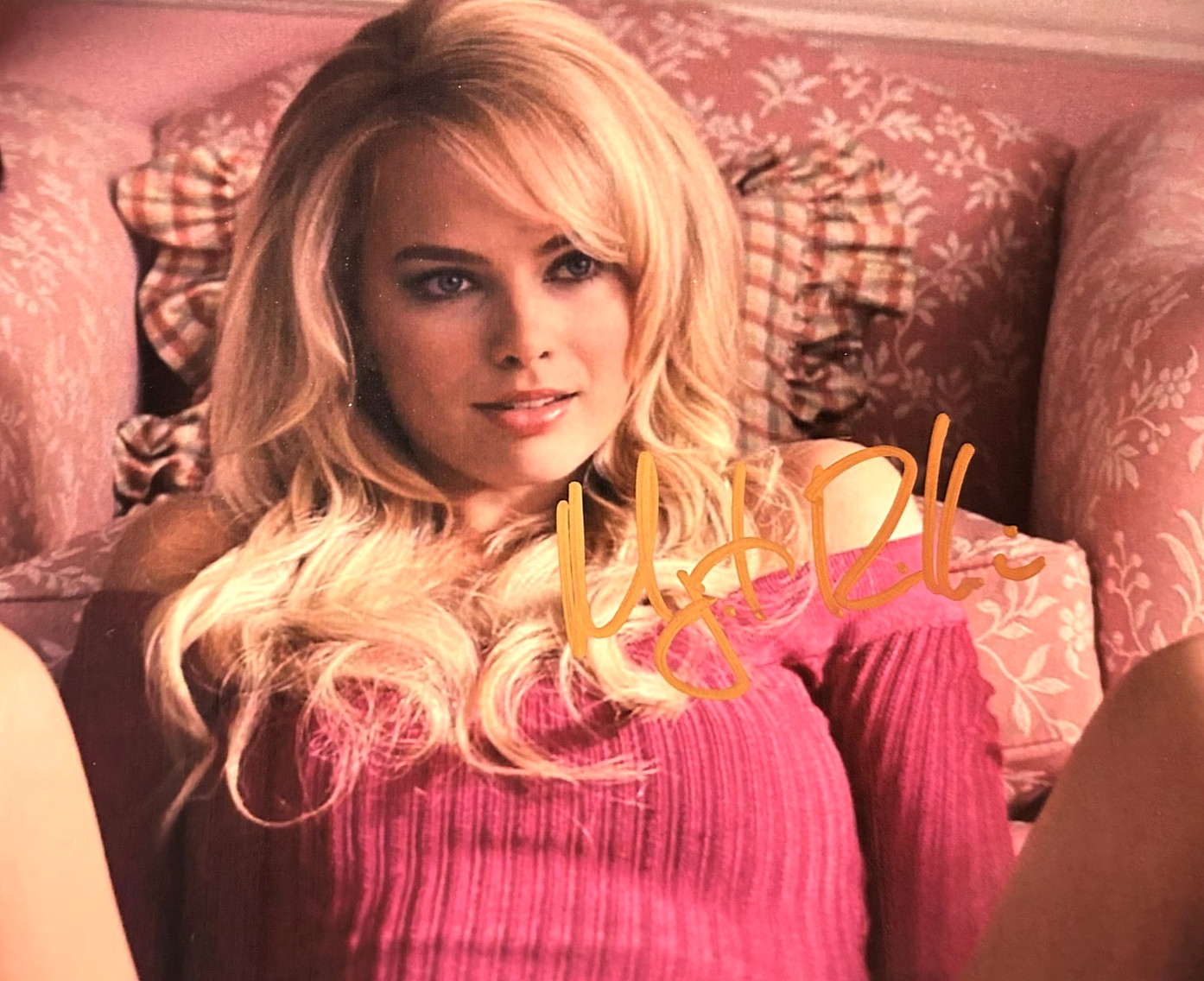 Margot Robbie Signed 8x10\
