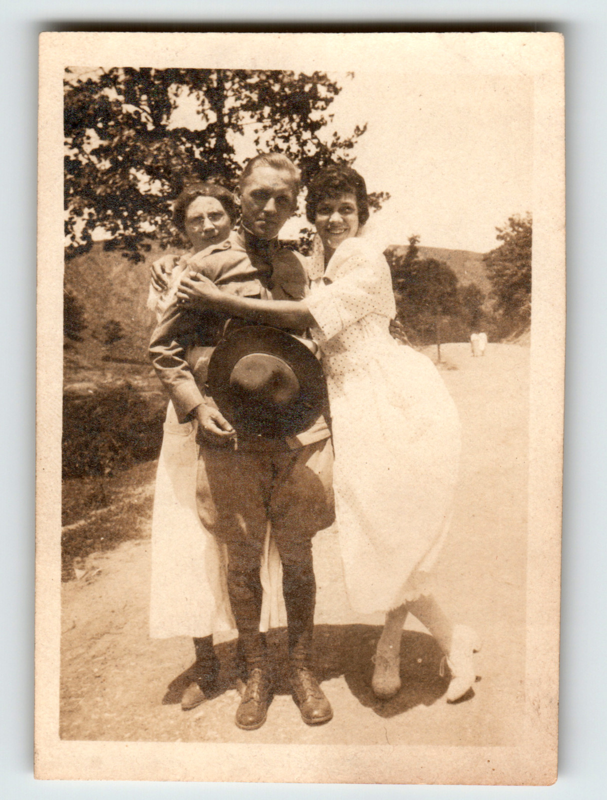 Photo Soldier Uniform Campaign Hat Women Embracing Outside WW I Antique 1910s