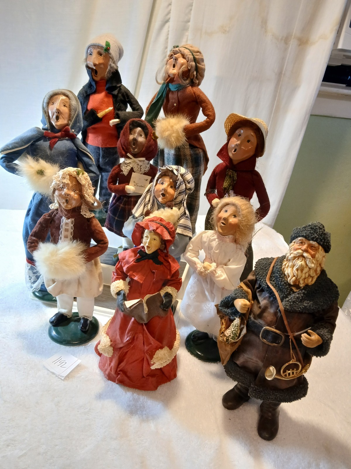 byers choice Christmas Lot .8 Byers CHOICE Dolls .One HAS Hand Damaged. 2 Extera