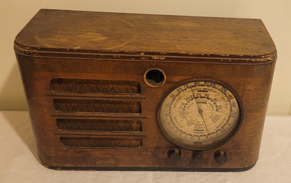 1930s CLINTON tube radio VINTAGE made of wood see photos  MADE IN USA