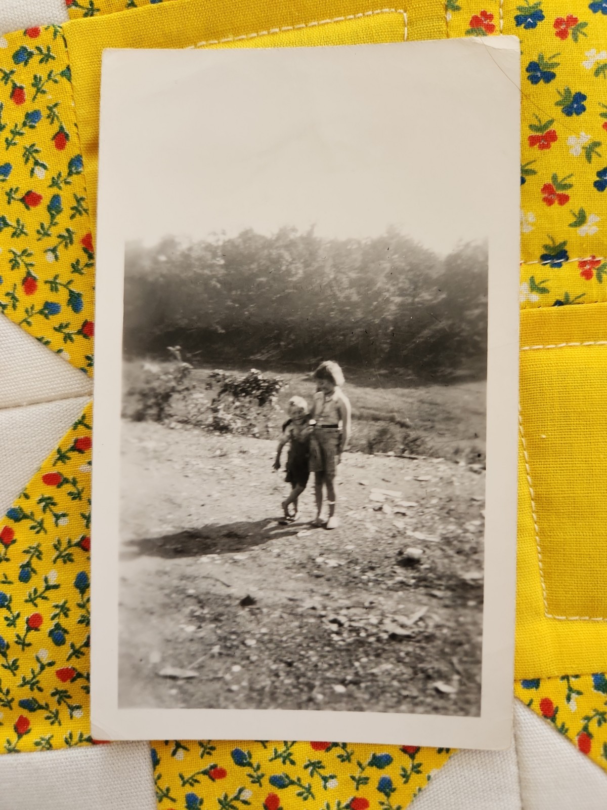 VTG B&W Snapshot Photo 1930s Two Children Yard Siblings Hugging Hug
